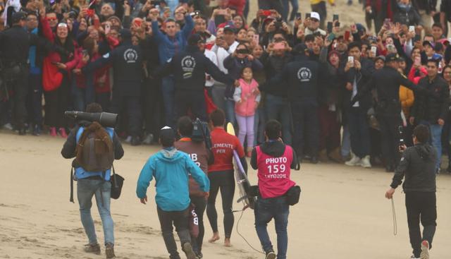 El público que acudió a Punta Rocas vivió  una fiesta junto a Benoit Clemente, que se impuso con un puntaje de 19.13 sobre 11.73 en la definición de la modalidad. (Fotos: Alessandro Currarino / GEC)