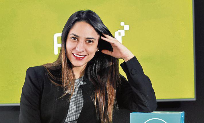 En casa. Stephania Ramírez disfruta de la natación y de hacer ejercicios en casa. (Foto: Juan Ponce /GEC)