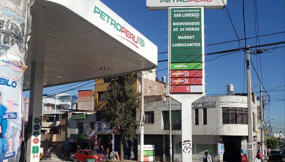 Precio mayorista de combustibles de la petrolera estatal son más altos que la referencia internacional (Foto: Omar Cruz)