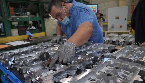 Los precios del aluminio caen este martes un 0.8%. (Foto: AFP)