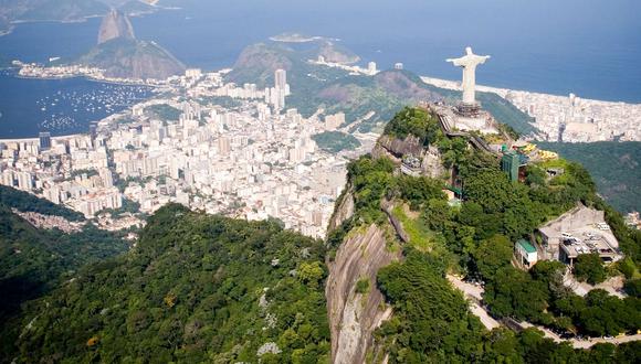 FOTO 1 | Rio de Janeiro (Brasil), puesto 15 en el ranking.
"¡¿Quién puede competir con playas vírgenes en el medio de una gran ciudad, gente jugando al volley-playa o bailando samba, con exuberantes montañas verdes en el fondo!" (Foto: iStock)