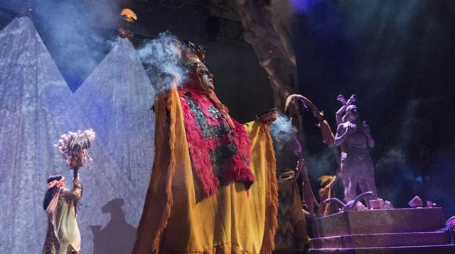 La noche también contó con la presentación de un conjunto de baile que hizo vibrar a los presentes, la representación de la diablada desde Puno quiso impresionar a los mandatarios de las economías APEC, también hubo festejo y mucho más.