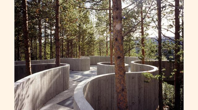 MIRADOR SOHLBERG, ATNSJO (NORUEGA). En el entorno del parque nacional de Rodane este mirador descubre la vista que inspiró al pintor noruego Harald Sohlberg (1869-1935) para su cuadro ‘Noche invernal en las montañas’. El arquitecto Carl-Viggo Holmebakk, d