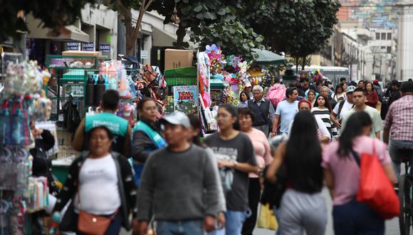 Es importante promover políticas que fomenten la formalización laboral pues casi un 70% del mercado laboral peruano es informal, sostiene Pichihua.