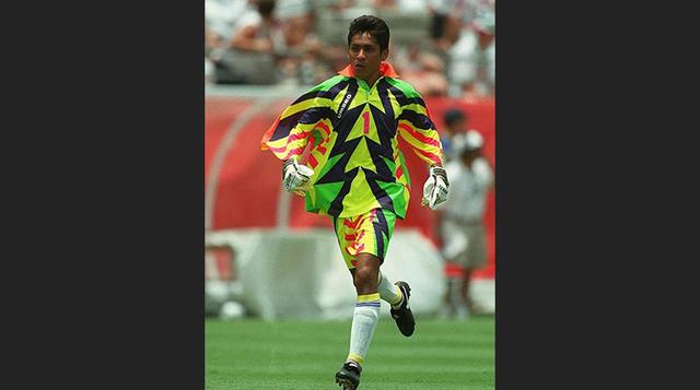 México, Mundial USA ’94. La participación de la selección azteca en el Mundial de su vecino norteño no podría haber pasado desapercibida. Sobre todo con la inusual camiseta que usó su portero, Jorge Campos.