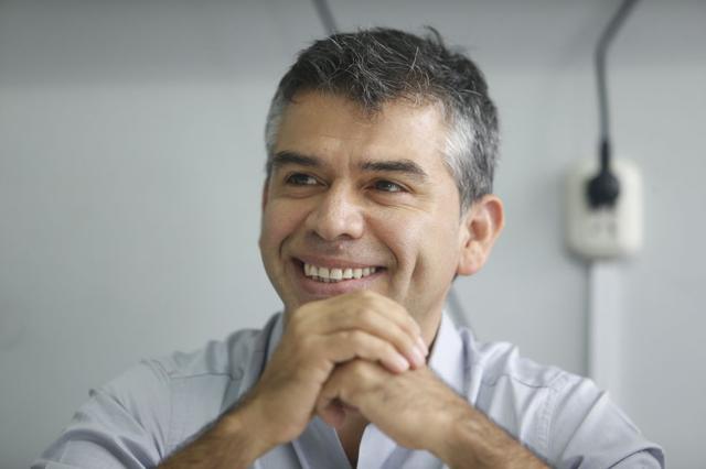 Julio Guzmán. El ex candidato de Todos por el Perú mostró su apoyo a la candidatura de PPK porque “representa la democracia”.