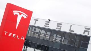 SEC investiga a Tesla por denuncia de defectos en los paneles solares