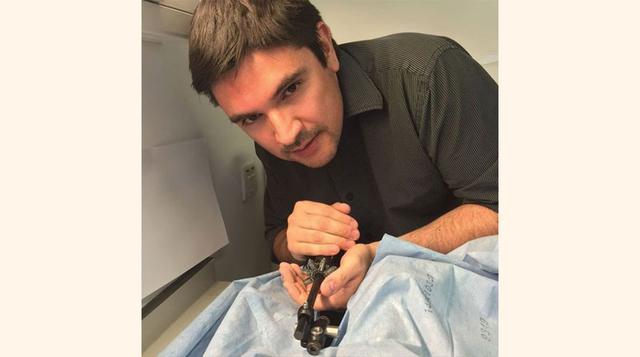 2) Fernando Ávila: El chileno creó EndroDone, un robot que intenta detectar áreas cancerígenas dentro del tracto digestivo sin necesidad de extraer tejidos y tratando de reducir al máximo el error humano. (Créditos: BBC)