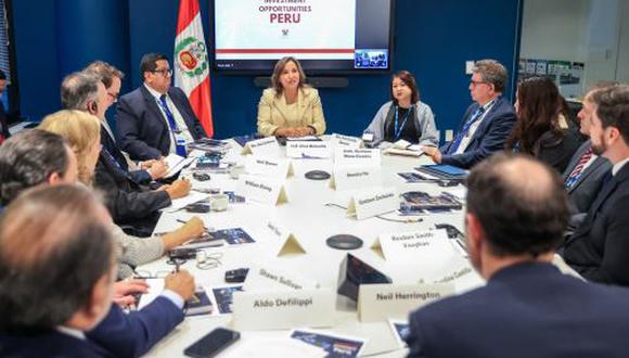 Junto con la presidenta también se encontró la canciller Ana Cecilia Gervasi y el ministro de Economía y Finanzas, Alex Contreras. (Foto: Andina)