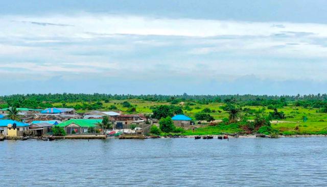 FOTO 7 | Nigeria
Nigeria es el país más poblado de África y guarda muchos encantos que han de ser descubiertos. Este país no es el típico destino en el que encontrarás una arquitectura de ensueño o unas calles que te deleitarán gracias a sus monumentos. De lo que Nigeria puede presumir es de sus maravillas naturales. Reservas y parques nacionales fueron creados para proteger las numerosas especies de aves, hipopótamos, cocodrilos y elefantes. Nigeria posee una vegetación muy variada y una diversidad ecológica excepcional, siendo el Yankari National Park uno de los mejores ejemplos y sin duda uno de los lugares más interesantes del oeste de África. (Foto: 123 RF)