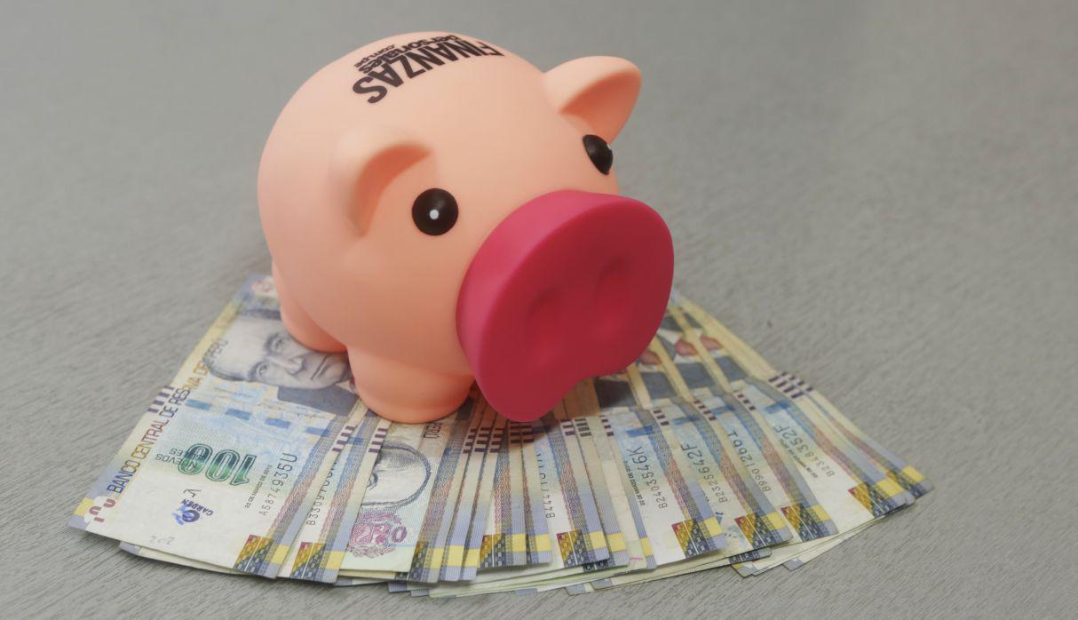 FOTO 1 | Ahorrar propinas: Si los padres entregan dinero a sus hijos periódicamente, una parte debe ser ahorrada. Podemos incentivar el ahorro diciéndoles que ese dinero les servirá para comprar algo que anhelan. (Foto: GEC)