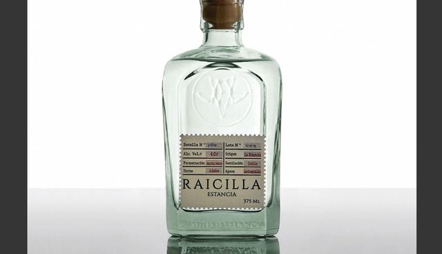 FOTO 5 | Raicilla Estancia Destilería. La raicilla ha sido producida en México por más de 400 años, pero esta bebida no tenía mucha visibilidad internacional antes de que el tequila despegara. Se hace en Jalisco donde se asa la piña de agave Maximiliana, de manera similar al mezcal (el tequila se cuece al vapor), pero la destilación resultante sigue siendo muy floral y frutal.