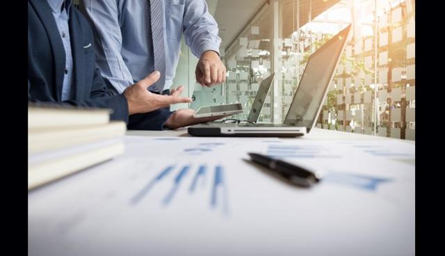 FOTO 11 | 11. Echa un poquito de flojera. Consiéntete. Esto va a sonar extraño, pero algunas de las personas más exitosas y productivas también pueden ser flojas. Yo soy un poquito flojo y lo utilizo a mi favor. Procastinar de vez en cuando me ha enseñado a encontrar las formas más rápidas de hacer las cosas más difíciles en la vida, desde optimizar la forma en la que escribo mis artículos hasta encontrar la ruta más rápida a casa para no llegar tarde por mi hijo.

No digo que seamos flojos o que procastinemos en todo. Pero si no intentas nuevas formas de hacer las cosas, no podrás llegar a explotar tus habilidades al máximo. (Foto: Freepik)