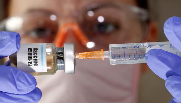 Datos publicados el lunes mostraron que la vacuna, desarrollada conjuntamente por AstraZeneca y la Universidad de Oxford, produjo una respuesta inmune en ensayos clínicos en etapas tempranas. (Reuters)