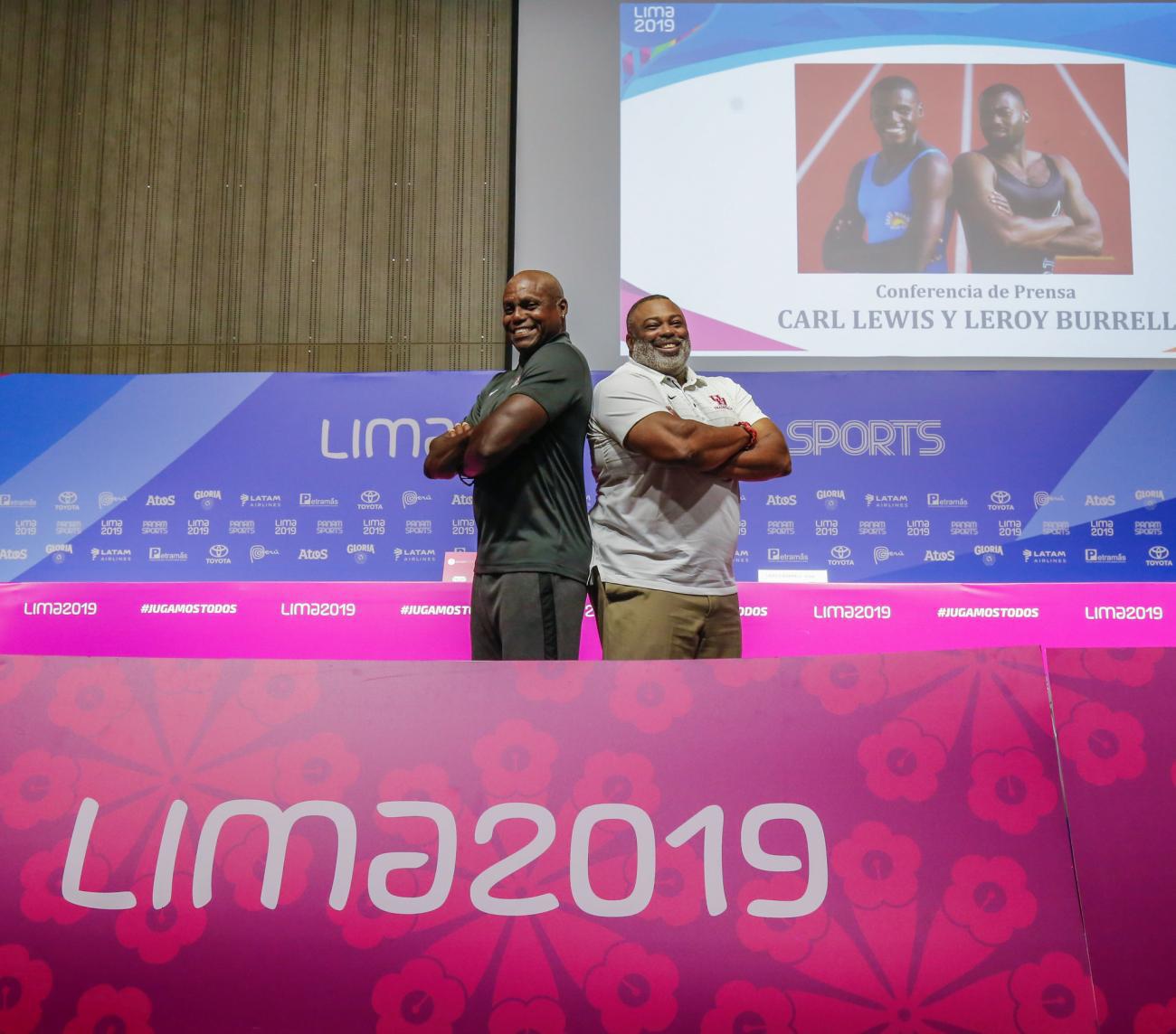 Carl Lewis y Leroy Burrel visitaron el nuevo estadio de atletismo de los Juegos Panamericanos Lima 2019 (Foto: https://www.lima2019.pe).