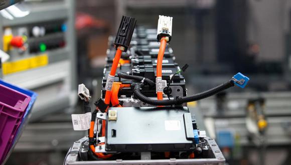 Ford Motor Co. y Renault SA establecieron objetivos de precio de paquete de baterías para el 2030 de US$80/kWh, mientras que Nissan anunció el lunes una estrategia para reducir el costo a US$75/kWh para el 2028. (Foto: Bloomberg)