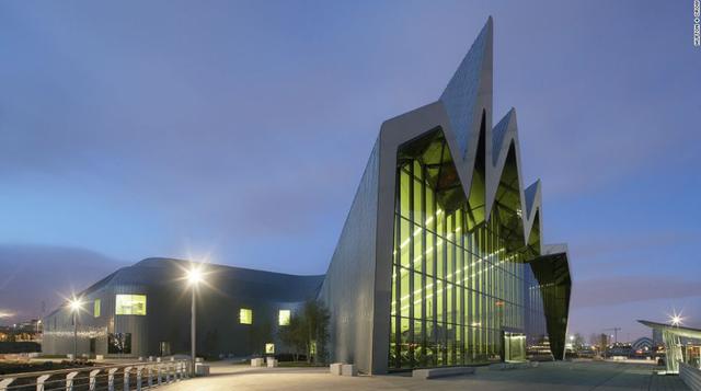 Riverside Museum, 2013 (Glasgow, Escocia). El Museo Riverside de Zaha Hadid ganó el premio de Museo Europeo del Año en el 2013.