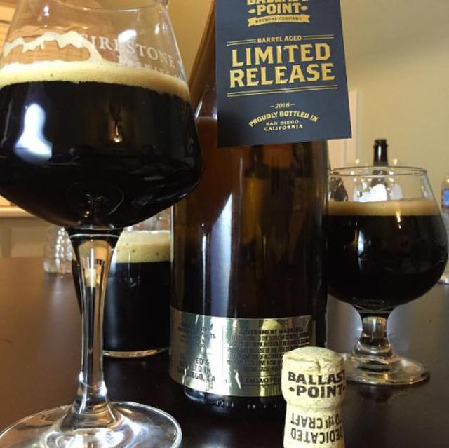 ‘Victory at Sea’ añejada en barril de bourbon de Ballast Point. Con un origen humilde que se remonta a hace dos décadas en la parte trasera del proveedor Home Brew Mart, del fundador Jack White, Ballast Point de San Diego ha desde entonces crecido enormem