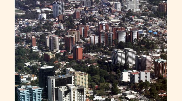 Guatemala. Este país es noveno en el mundo y cuarto en la región con una desigualdad de 52.4. Según el Banco Mundial, Guatemala redujo la pobreza en 5% a principios de siglo, pero para 2011 volvió a subir hasta 53.7%. Esta situación no es por falta de cre