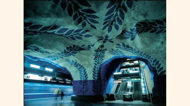 Estación T-Centralen, Estocolmo. Fue pintada por el artista finlandés Per Olaf Utvedt. (Foto: BBC)