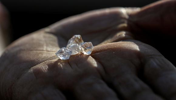 Unos diamantes en Sudáfrica. (Foto referencial: Siphiwe Sibeko / Reuters)