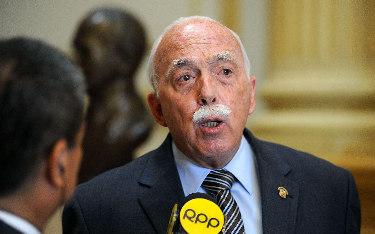 El nuevo vocero de Fuerza Popular, Carlos Tubino, pidió al Gobierno que acceda al diálogo para trabajar temas de corrupción y descentralización. (Foto: Congreso)