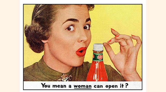 Anuncio de 1953 de Alcoa Aluminum. Anunciaba que la nueva tapa de su botella se podía abrir “sin un cuchillo, sin un abridor e, incluso, sin un esposo”.