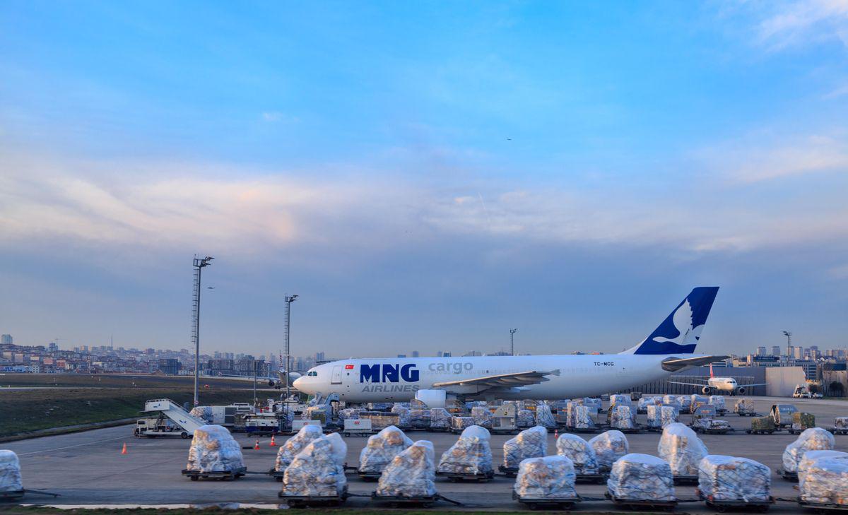 Si bien aún están surgiendo detalles, la dramática fuga está llamando la atención sobre la compañía y el mundo privado de los vuelos chárter.