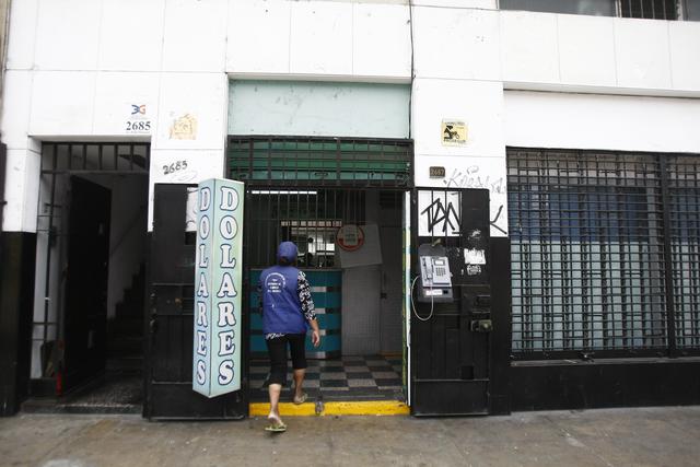 1. Entidades financieras: los bancos, cajas de ahorros y cooperativas de crédito son seguros para realizar cambios de divisas. No obstante, al concentrarse en otro tipo de negocios como los préstamos personales, estas entidades no ofrecen tasas competitivas de cambio. (Foto: GEC)