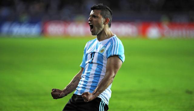 Sergio Agüero |El ‘Kun’ ya lleva un gol en este torneo y como está con la mecha prendida Gerardo Martino lo ubicaría contra Uruguay.  Su valor en el mercado internacional supera los 56 millones de dólares. (AFP)