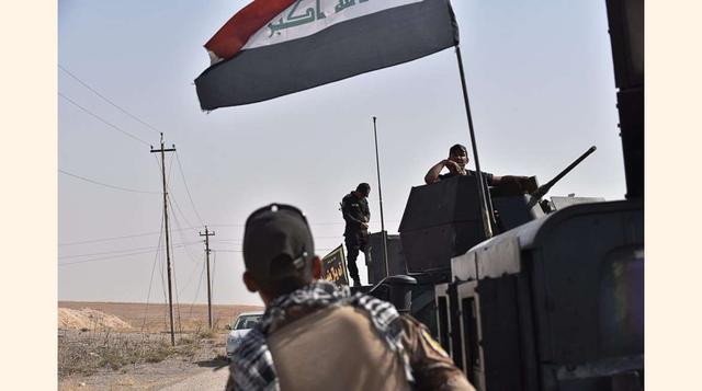 Un convoy de soldados de las fuerzas especiales iraquíes se dirigen al frente de Qaraqosh en la batalla por liberar Mosul. (foto:msn).