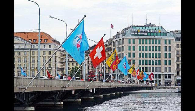 FOTO 12 | 4. SUIZA. Población: 8,5 millones
Millonarios: el 9,5%

En relación a su tamaño, Suiza también tiene el mayor número de multimillonarios con valor neto de $100 millones o más del mundo, con 366 en total.

El suizo más rico es Ernesto Bertarelli con un patrimonio neto $8,1 mil millones.  Bertarelli heredó la empresa de su padre, Serono S.A en 1996.