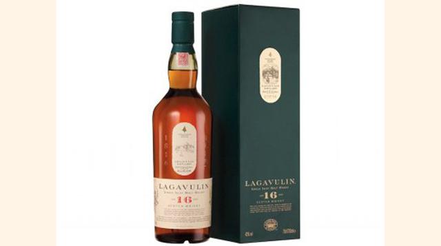 Mejor Whisky Peated – Lagavulin 16 Años de Edad, precio US$ 81.41. (Foto: businessinsider)