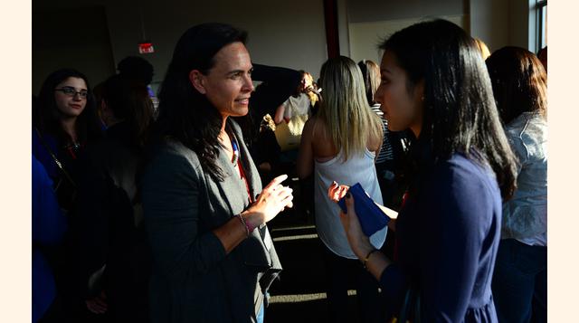 Cuando las empresas incluyen a mujeres en sus cuadros directivos, es menos probable que estas compañías se vean envueltas en escándalos o fraudes. (Foto: Bloomberg)