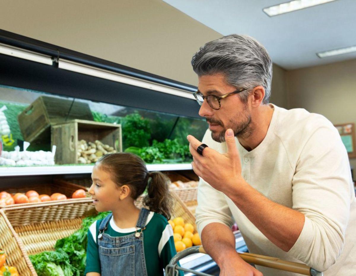 Los lentes inteligentes se ven como un par de lentes normales.