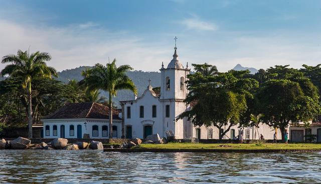 FOTO 29 |  Paraty e Ilha Grande - Cultura y Biodiversidad, Brasil. Ubicado entre la cordillera de la Serra da Bocaina y el Océano Atlántico, este paisaje cultural incluye el centro histórico de Paraty, una de las ciudades costeras mejor conservadas de Brasil, así como cuatro áreas naturales protegidas del Bosque Atlántico del Brasil. Foto: unesco.org.