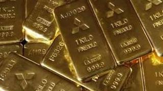 Oro cae casi 1.5% por fortaleza del dólar