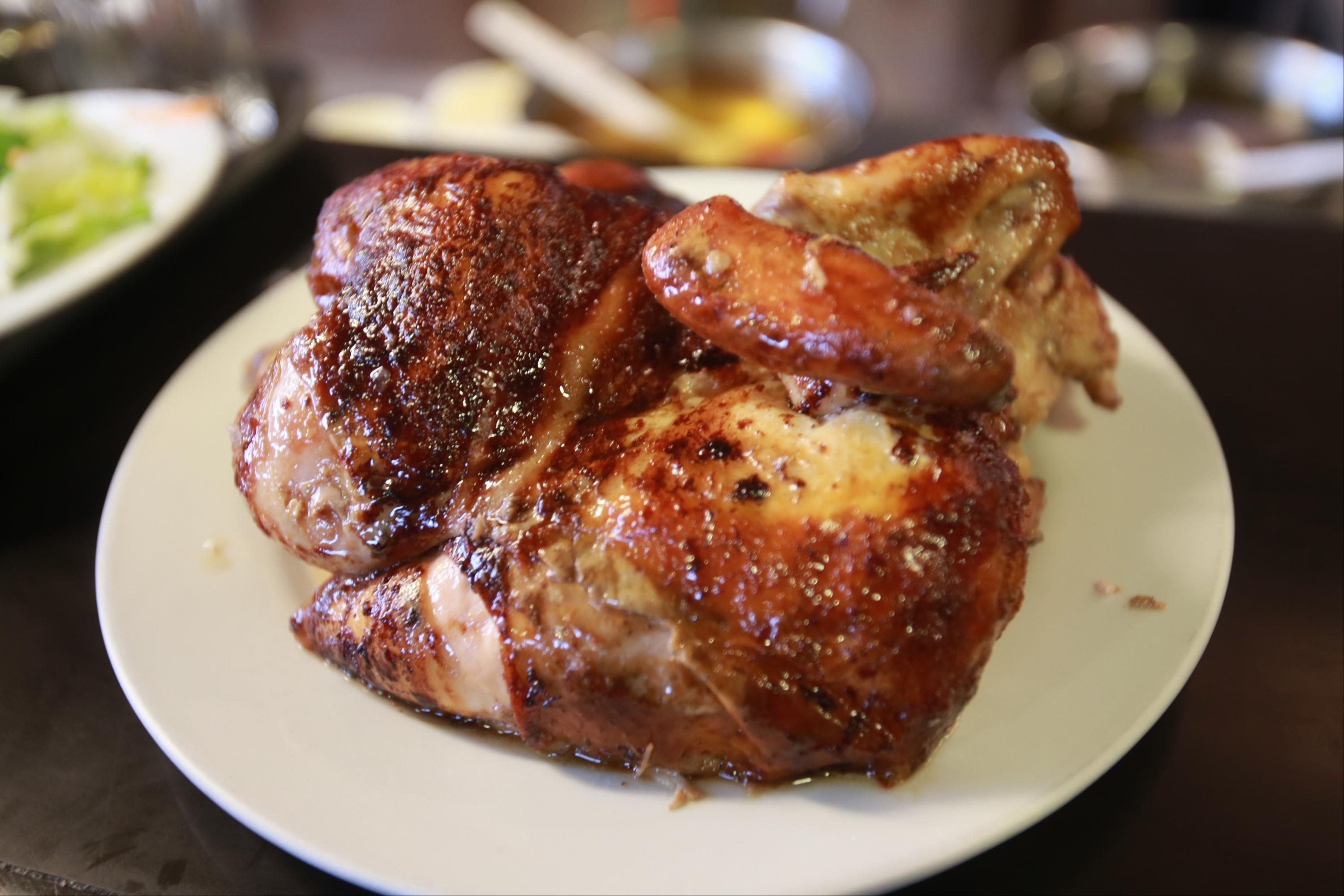 Según la Asociación Peruana de Avicultura (APA), usualmente los domingos se consumen 750,000 pollos, y en fechas especiales este número aumenta un 25%. (Foto: GEC)