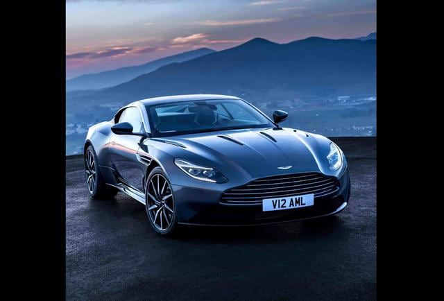 FOTO 9 | 2 Aston Martin DB11: En el pasado, las palabras “Poder, belleza y alma” aparecían en el tablero de los Aston Martins al momento de arrancar. Si bien estas palabras ya no aparecen en el DB11, ofrecen una suma perfecta de todo lo que representa este automóvil.