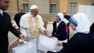 Papa Francisco critica "capitalismo salvaje" en visita a una casa de acogida