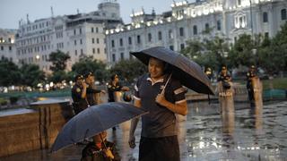 Mesa Redonda: sube venta de paraguas y plásticos debido a lluvias