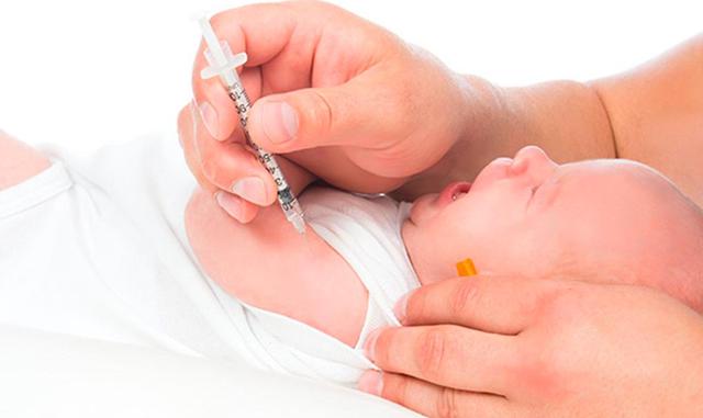 FOTO 10 | Metas anuales. Vacunación: El 95% de recién nacidos deben ser vacunados contra la tuberculosis (BCG) y el virus de hepatitis B. 
Cáncer de cuello uterino: El 80% de mujeres (población objetivo) debe recibir pruebas de despistaje de cáncer de cuello uterino. 
Anemia: Reducir a 19% la anemia en niños/as de 6 a 36 meses de edad. Al 2017, la tasa de niños/as con anemia es 44.4%.