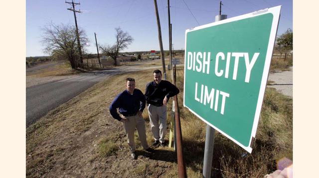 Dish, Texas – Estados Unidos, en 2005, Dish Network ofreció un servicio básico gratuito de 10 años e instalación de equipamiento como grabadora de vídeo digital a todos los residentes si Clark se renombraba a sí misma después del servicio de televisión po