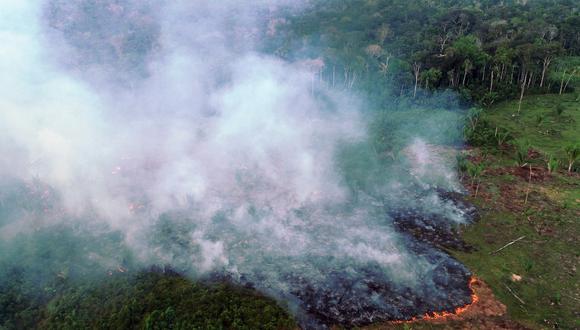 Vista aérea de un incendio forestal en Ramal do Cinturao Verde, en el distrito de Janauaca District, Careiro Castanho, 113 km from Manaus, Amazon region, Brazil, on August 4, 2020. (Photo by CHICO BATATA / AFP) (Photo by CHICO BATATA/AFP via Getty Images)
