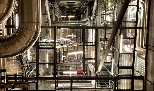 FOTO 4 | Inside the Amager Bakke waste plant.Photographer: Jennifer Parker