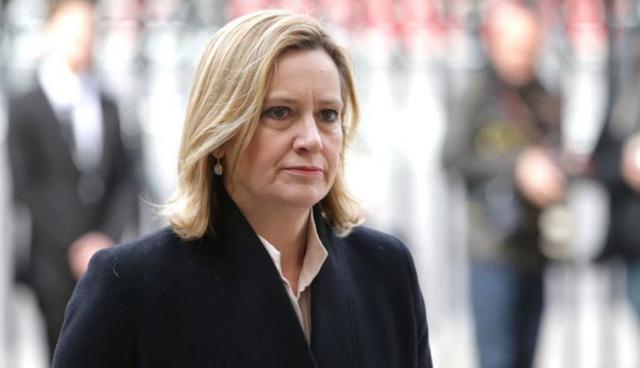 FOTO 6 | Amber Rudd. Elegida diputada en el 2010 tras una carrera en la finanza y el periodismo económico, acompañó a May en su ascenso al poder, un apoyo que le dio frutos: primero la cartera de Interior y después la de Trabajo. Con una reputación de trabajadora y eficaz, Amber Rudd, de 55 años, fue elegida "ministro del año en el 2015" por la revista conservadora The Spectator por su trabajo a la cabeza del ministerio de Energía. ¿Punto débil? Su reputación de proeuropea, que le podría pasar factura. (Foto: AFP)