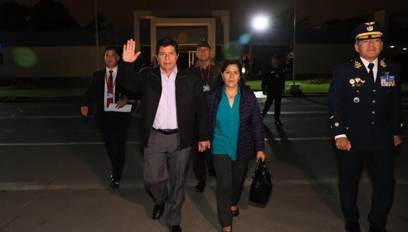 Pedro Castillo viajó a Chile acompañado por la primera dama Lilia Paredes  la noche de este lunes 28 de noviembre. Foto: Presidencia