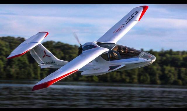 FOTO 3 | 13. Icon A5 Amphibious Light Sport. Precio: US$ 189.000. El A5 es un hidroavión de ala alta tipo monoplano con un fuselaje de fibra de carbono y el tren de aterrizaje retráctil. Tiene capacidad para dos personas en una cabina cerrada, y es alimen