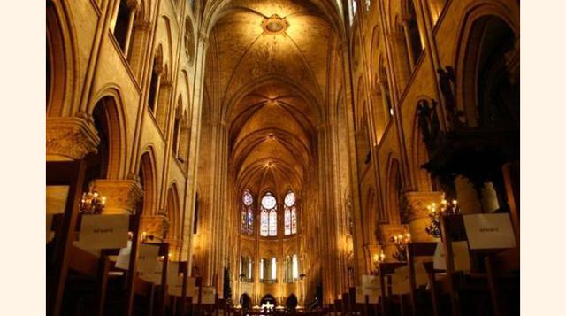 Catedral de Notre Dame, París, Francia. "Una hermosa iglesia que le permite experimentar la historia y la belleza de París".