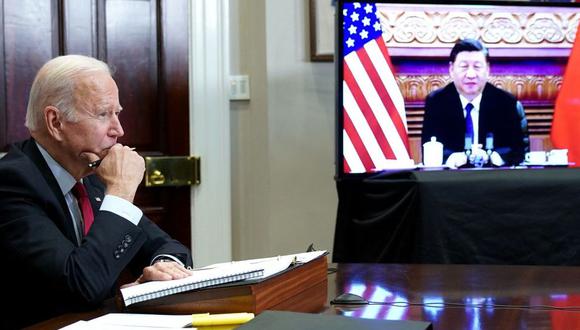 Joe Biden, presidente de EE.UU. en teleconferencia con Xi Jinping, presidente de China, el 15 de noviembre de 2021.